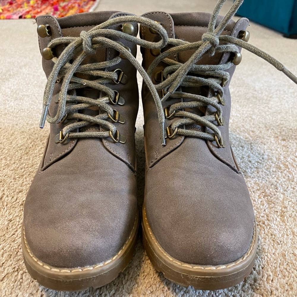 Lace-up boots